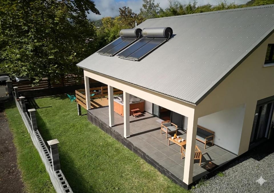 Property building, Patio, Day, Garden, Garden view