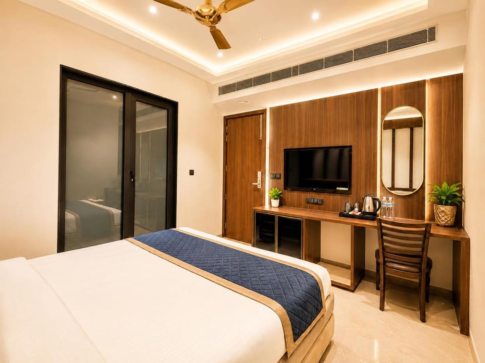 Bed, TV and multimedia, Photo of the whole room, Bedroom, fireplace