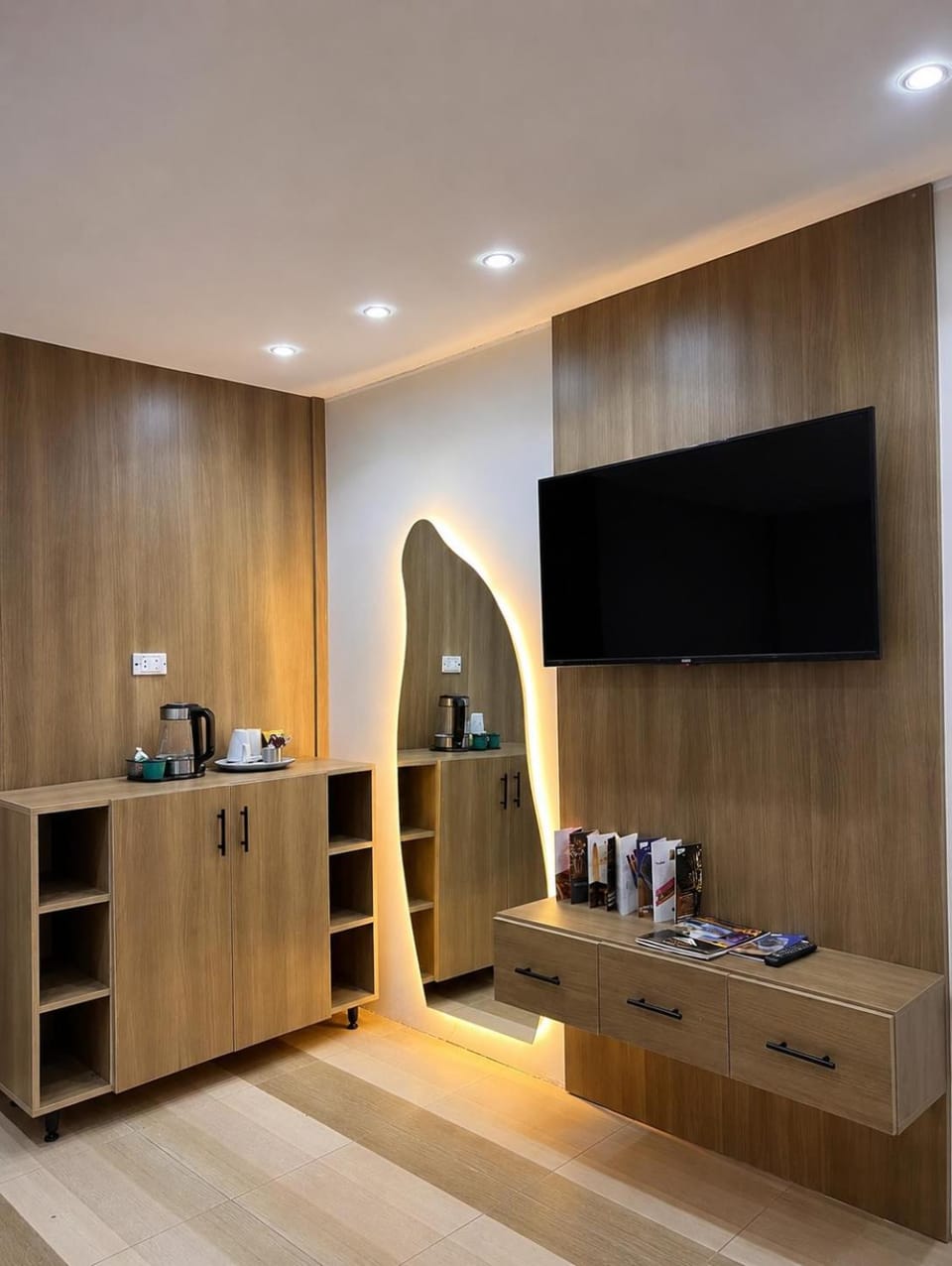 TV and multimedia, Coffee/tea facilities, minibar