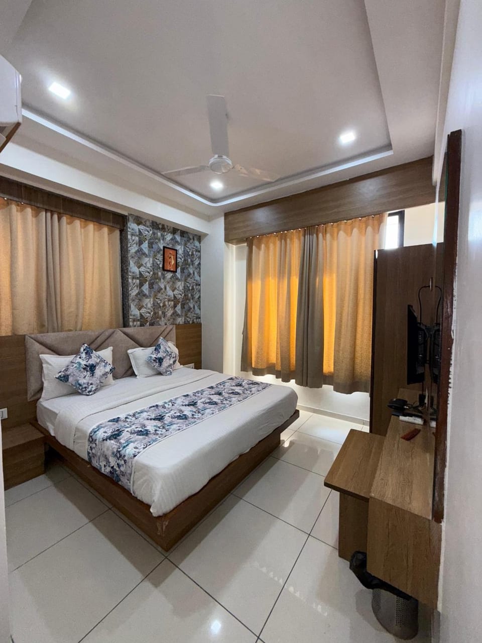 Hotelsuncity inn Hotel in Vadodara