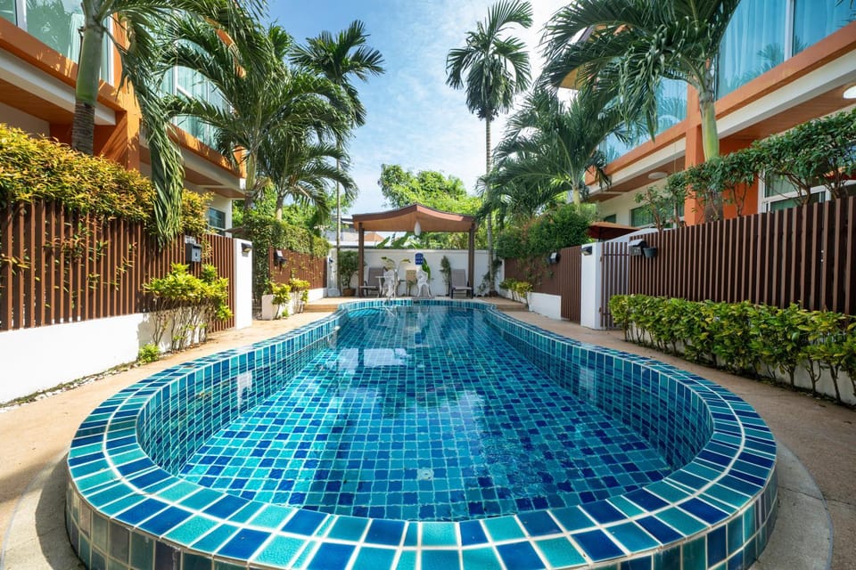 Property building, Day, Swimming pool, Swimming pool