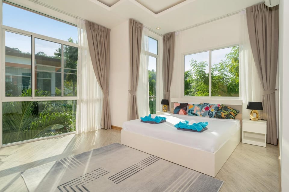 Bed, View (from property/room), Photo of the whole room, Bedroom