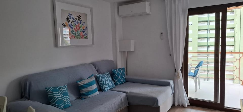 Living room, Seating area, air conditioner