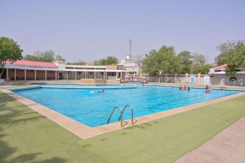 Swimming pool