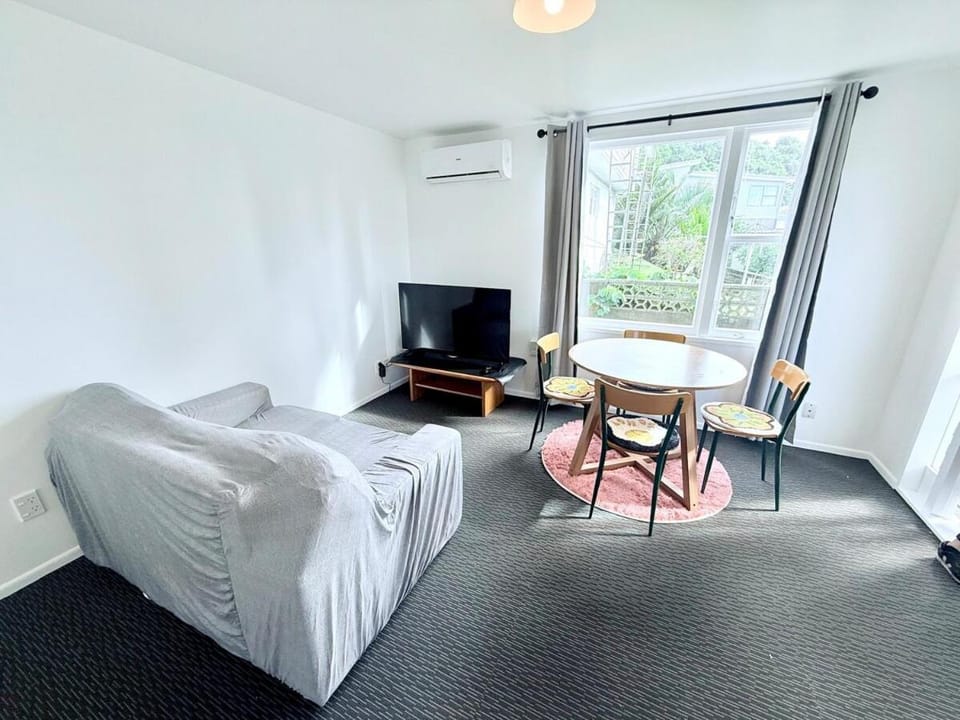 Communal lounge/ TV room, TV and multimedia, Living room, Photo of the whole room, Seating area, Dining area, Evening entertainment, air conditioner