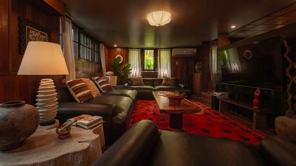 Communal lounge/ TV room, TV and multimedia, Living room, Seating area, Evening entertainment