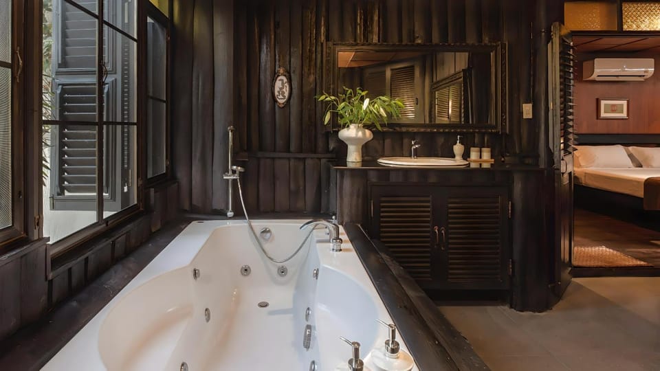 Hot Tub, Bathroom, Bedroom, Bath, towels