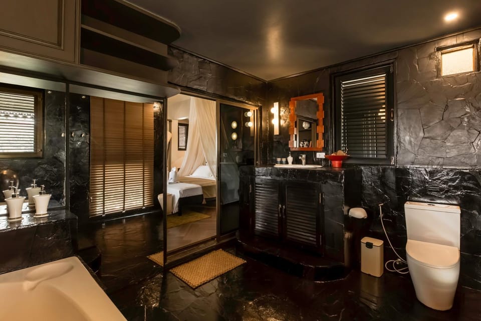 Shower, Toilet, Bathroom, Bath, towels