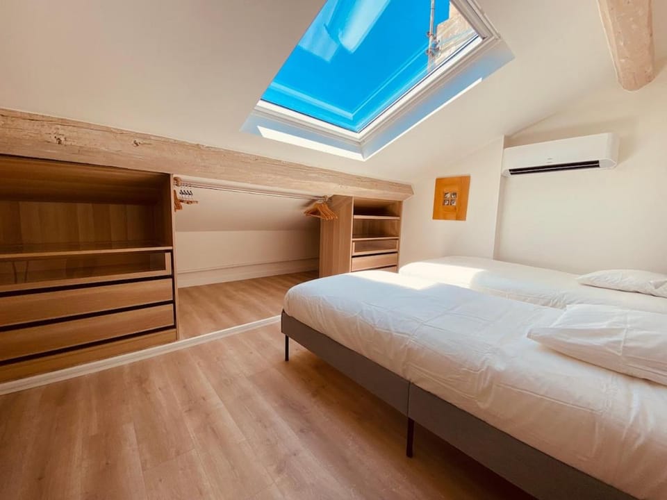 Chic Spacious 2BR few Steps from the City Center Apartment in Cannes