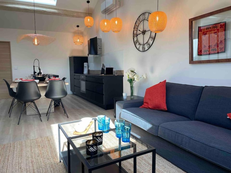 Chic Spacious 2BR few Steps from the City Center Apartment in Cannes