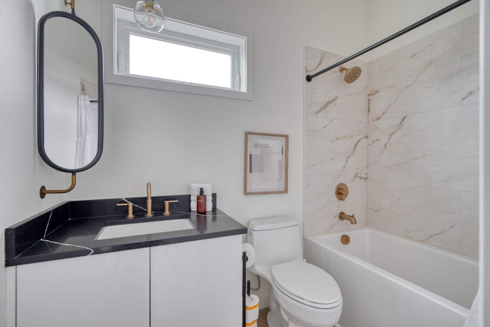Stay Portland - Alberta Arts District Hideaway - Stylish Townhome House in Portland