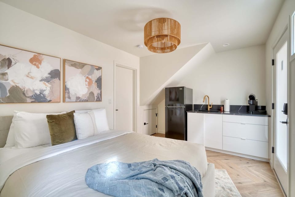 Stay Portland - Alberta Arts District Hideaway - Stylish Townhome House in Portland