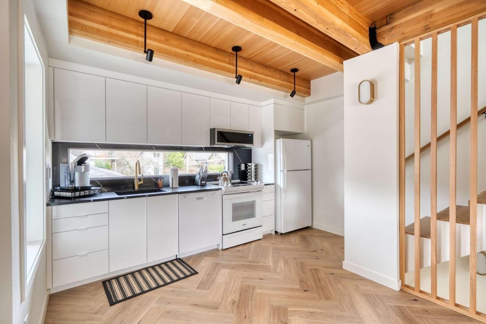 Stay Portland - Alberta Arts District Hideaway - Stylish Townhome House in Portland