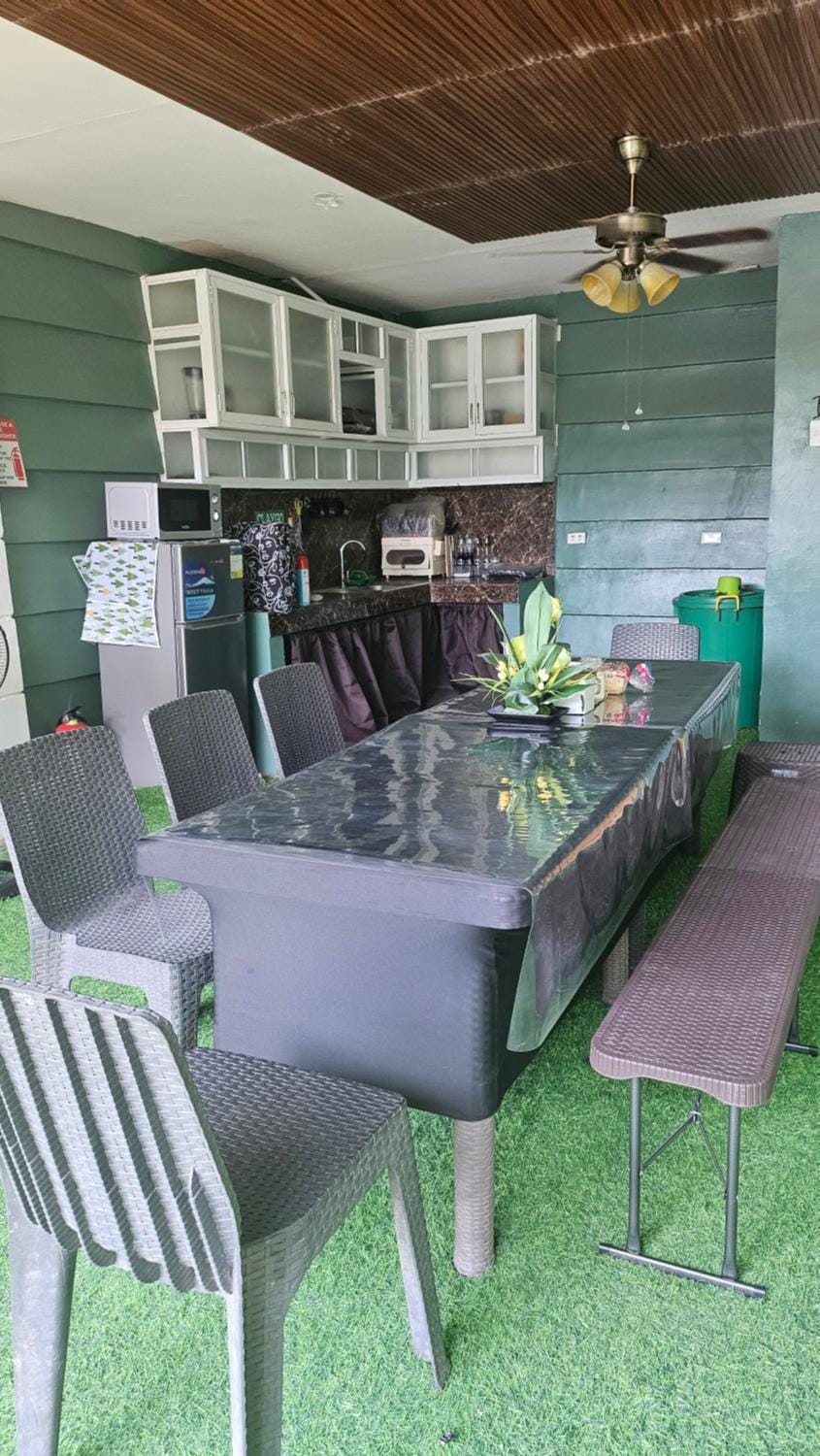 Kitchen or kitchenette, Dining area, pet friendly