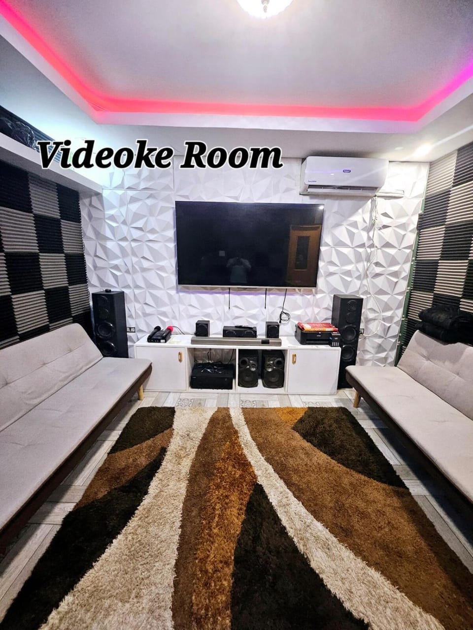 Communal lounge/ TV room, TV and multimedia, Living room, Evening entertainment, Bedroom