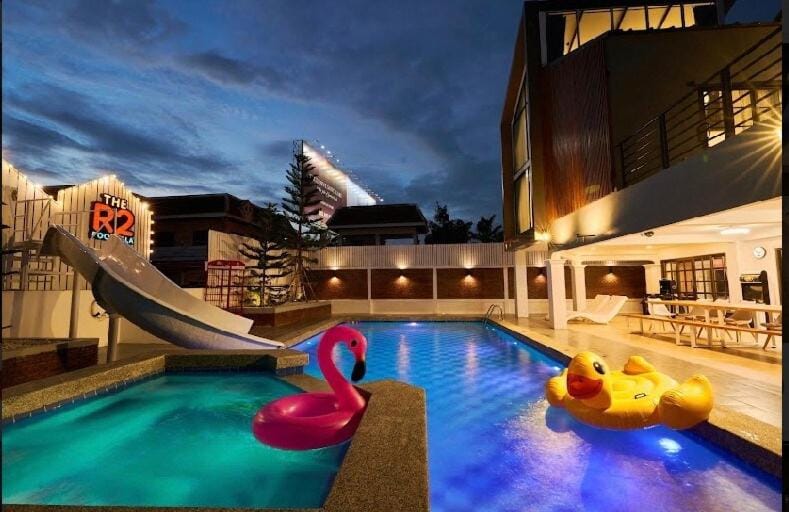 FUN r2 Villa, 20 People Max Villa in Pattaya City