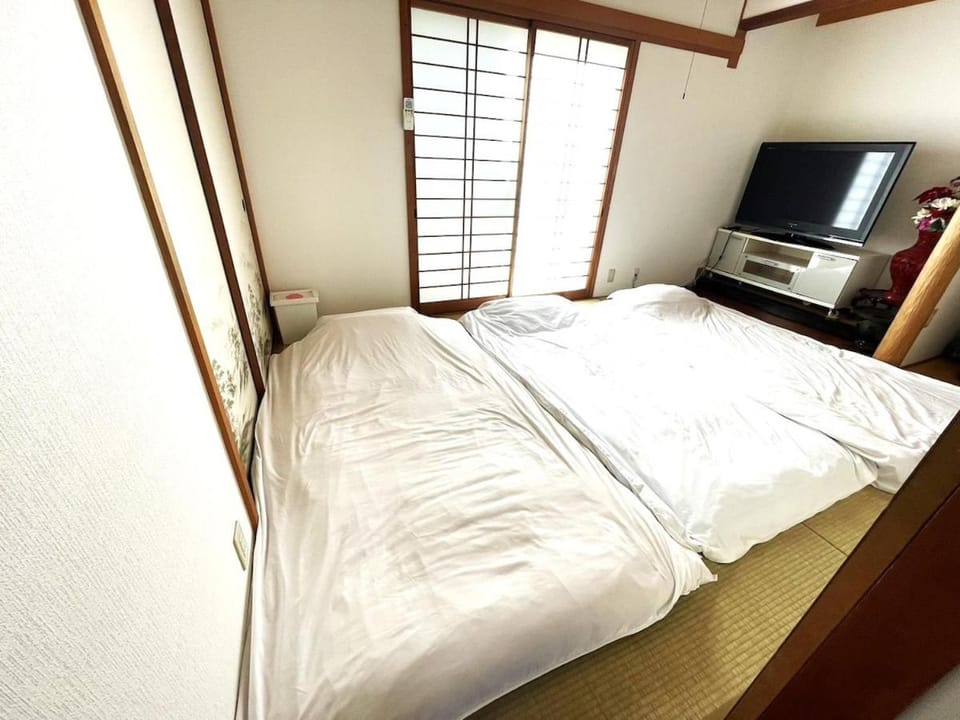 TV and multimedia, Photo of the whole room, Bedroom
