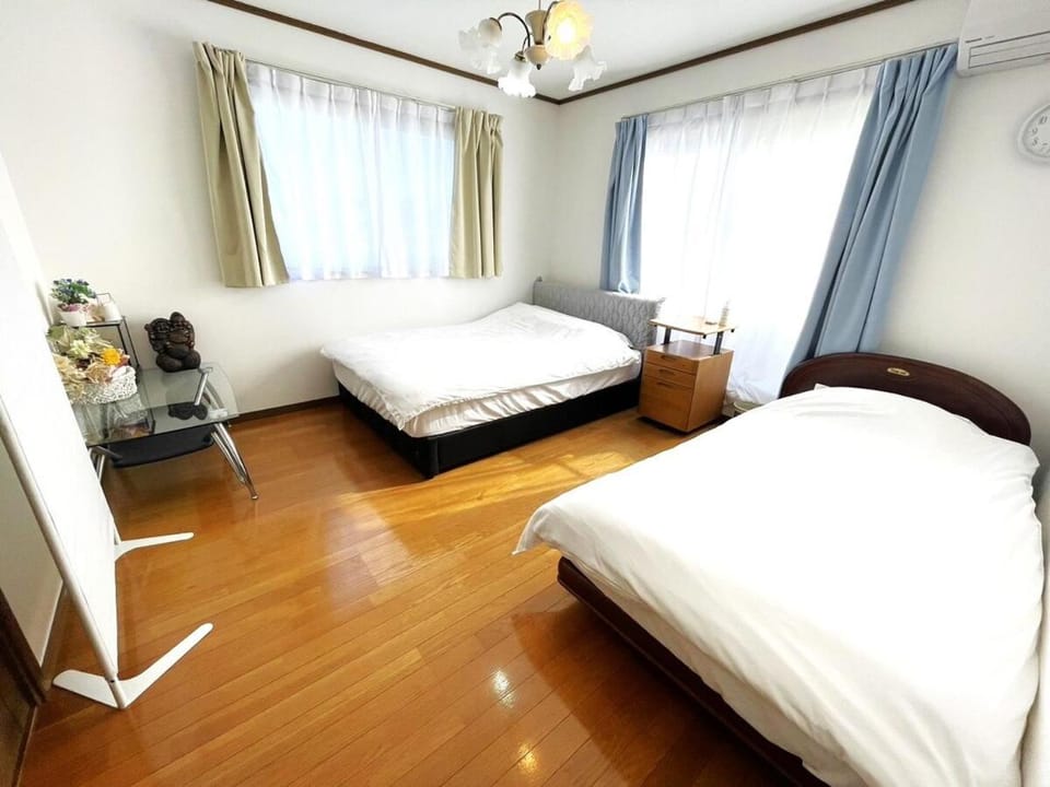 Bed, Photo of the whole room, Bedroom, fireplace, air conditioner