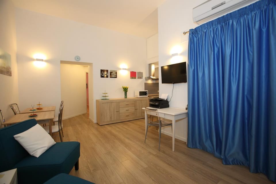 Communal lounge/ TV room, Lounge or bar, Internal: Not applicable to any particular room