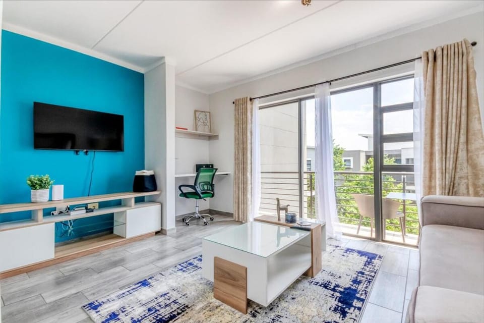 TV and multimedia, Living room, Seating area, Evening entertainment