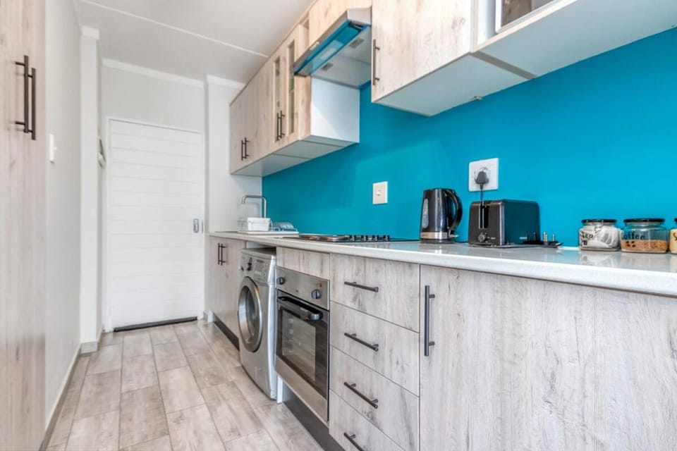 Coffee/tea facilities, Kitchen or kitchenette, oven, pet friendly, stove, toaster