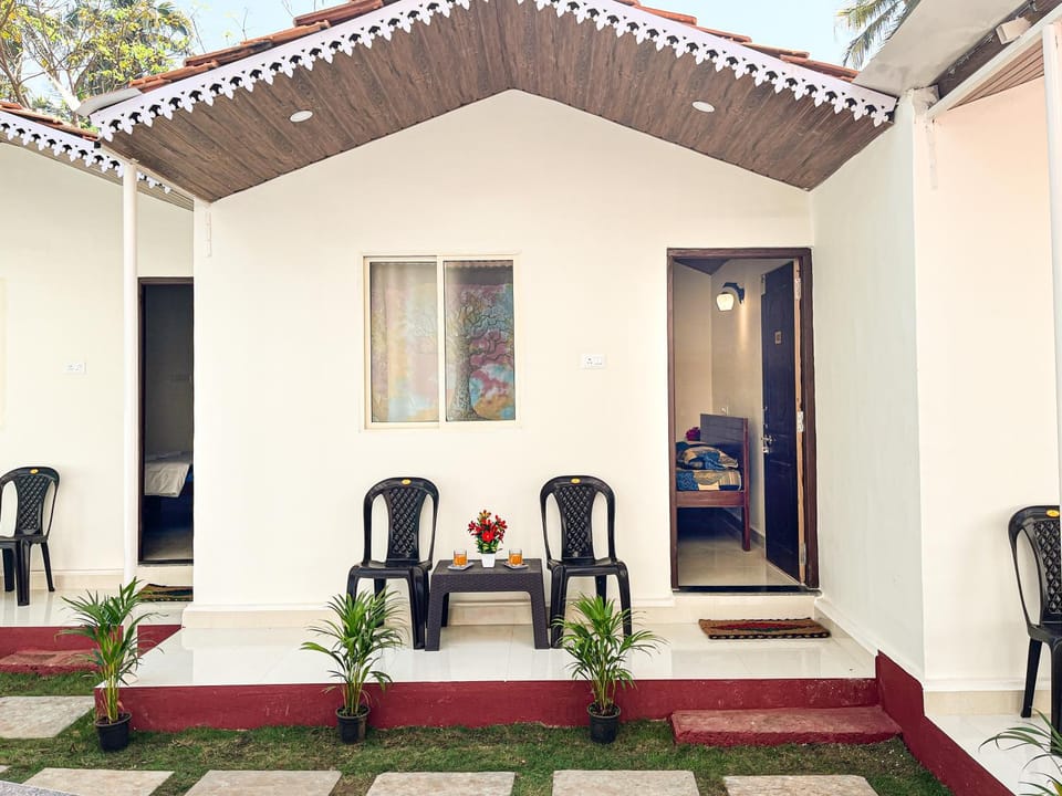 Property building, Patio, Day, Garden, Seating area