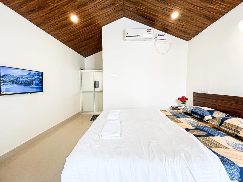 Bed, TV and multimedia, Photo of the whole room, Bedroom, air conditioner
