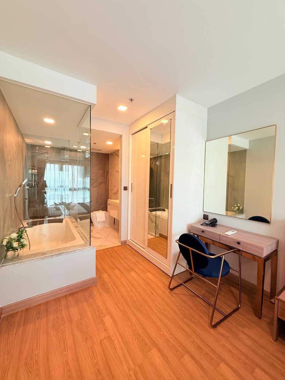 Shower, Bed, Hot Tub, Bathroom, Photo of the whole room, Bath, towels