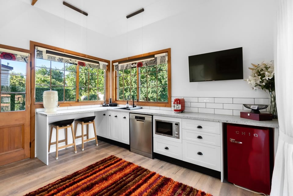 TV and multimedia, Kitchen or kitchenette, Dining area, dishwasher