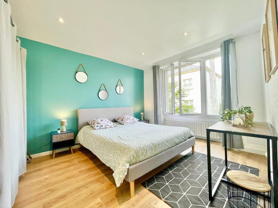 Bed, Photo of the whole room, Bedroom