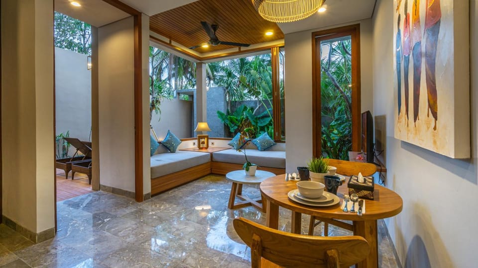 Living room, Seating area, Dining area