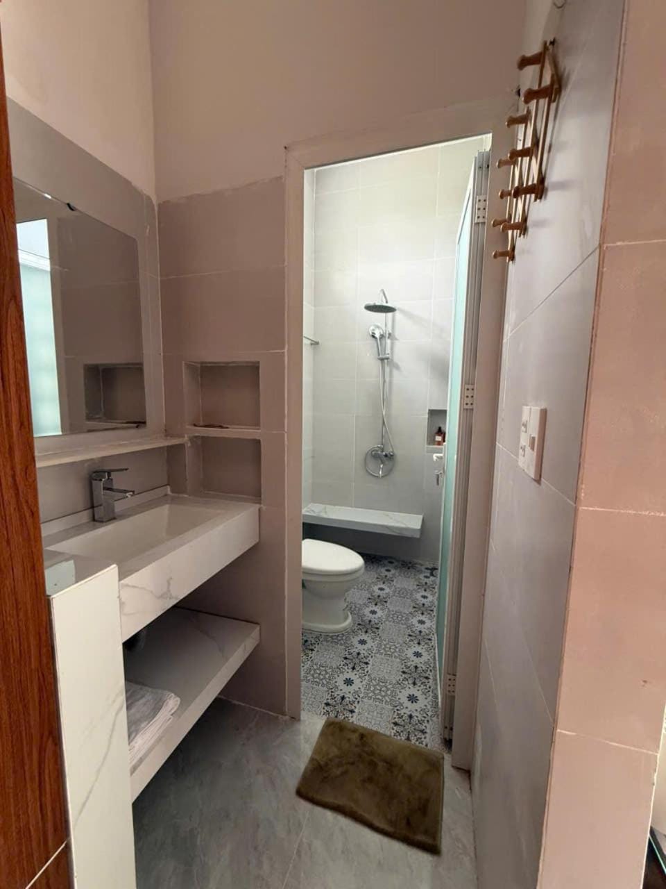 Shower, Toilet, Bathroom, towels