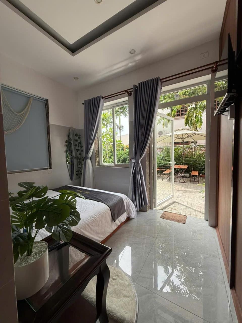 View (from property/room), Balcony/Terrace, Photo of the whole room, Bedroom, Garden view