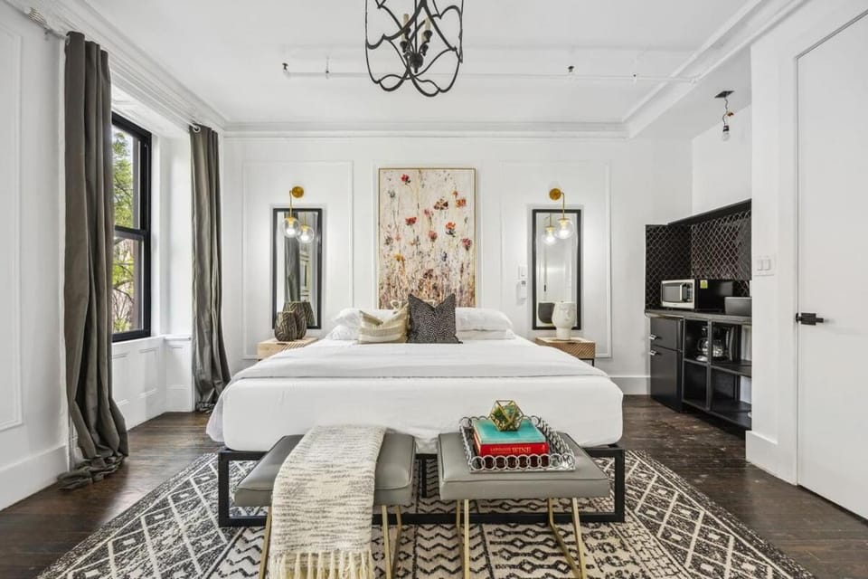 The Perfect Apt for Large Groups Sleeps 10 Apartment in Washington Heights