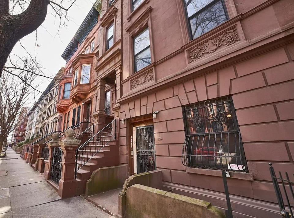 The Perfect Apt for Large Groups Sleeps 10 Apartment in Washington Heights