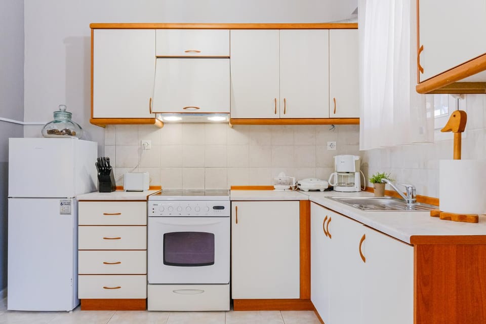 Kitchen or kitchenette, oven, stove