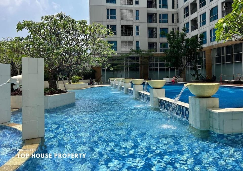 2 Bed Casa Grande Mall Kota Kasablanka View Swimming Pool By Travelibu Apartment in South Jakarta City