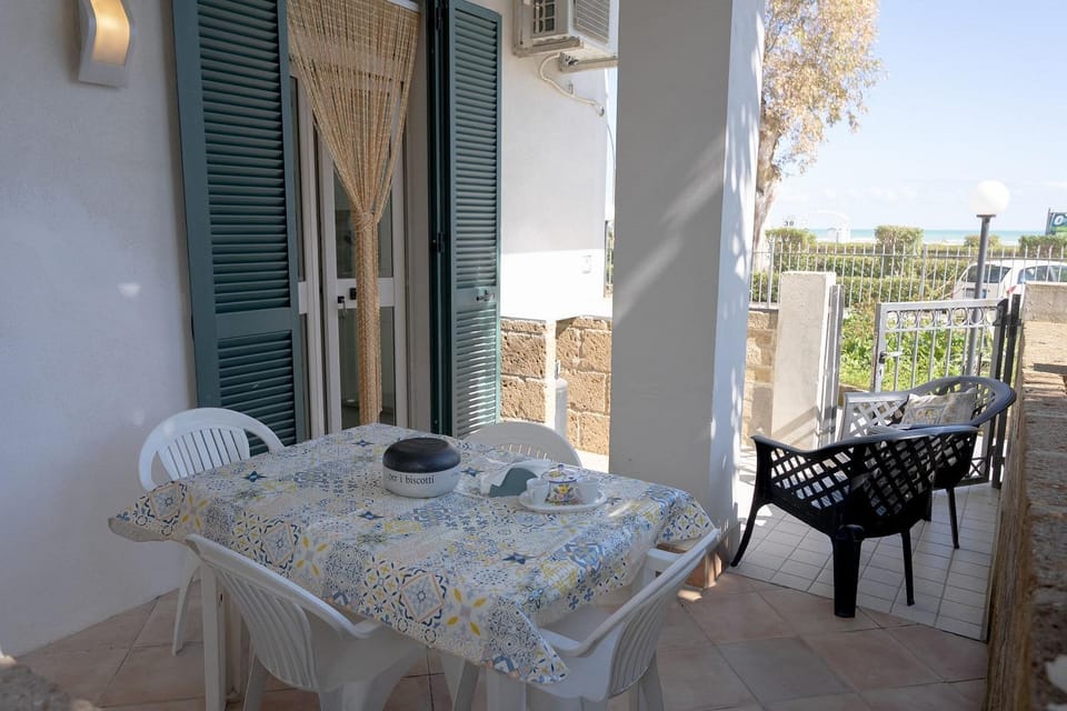 Patio, Day, Balcony/Terrace