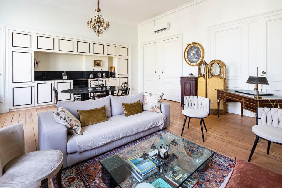 TV and multimedia, Living room, Seating area, Dining area, dishwasher, oven, stove