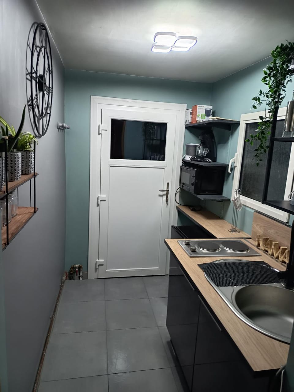 Kitchen or kitchenette