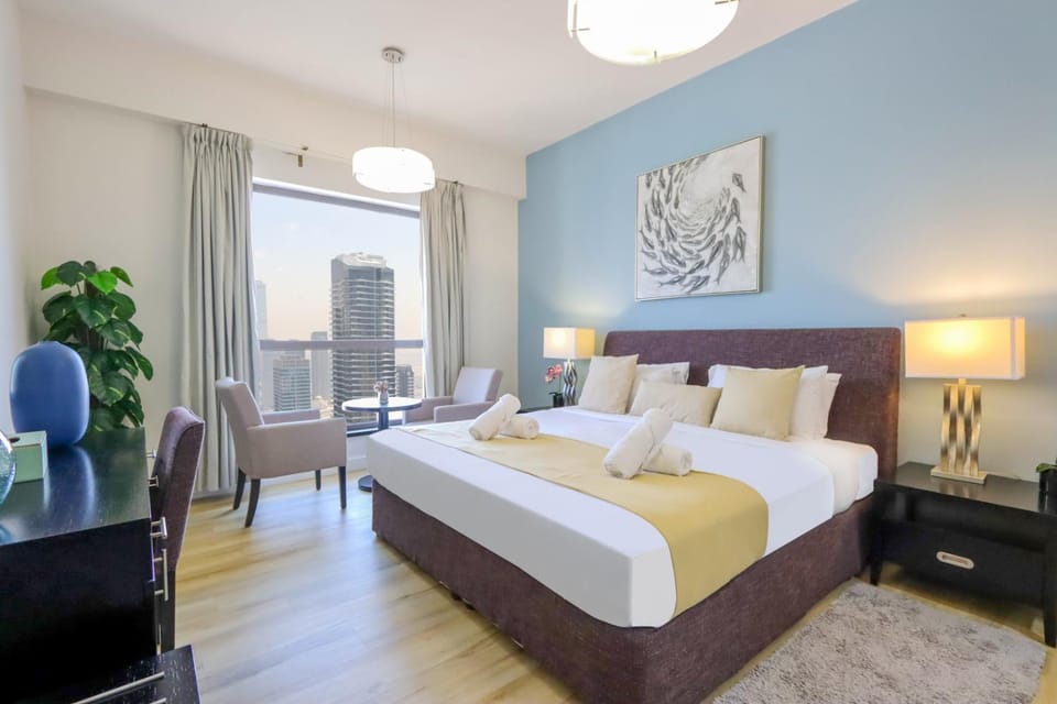 Bed, Photo of the whole room, Seating area, Bedroom