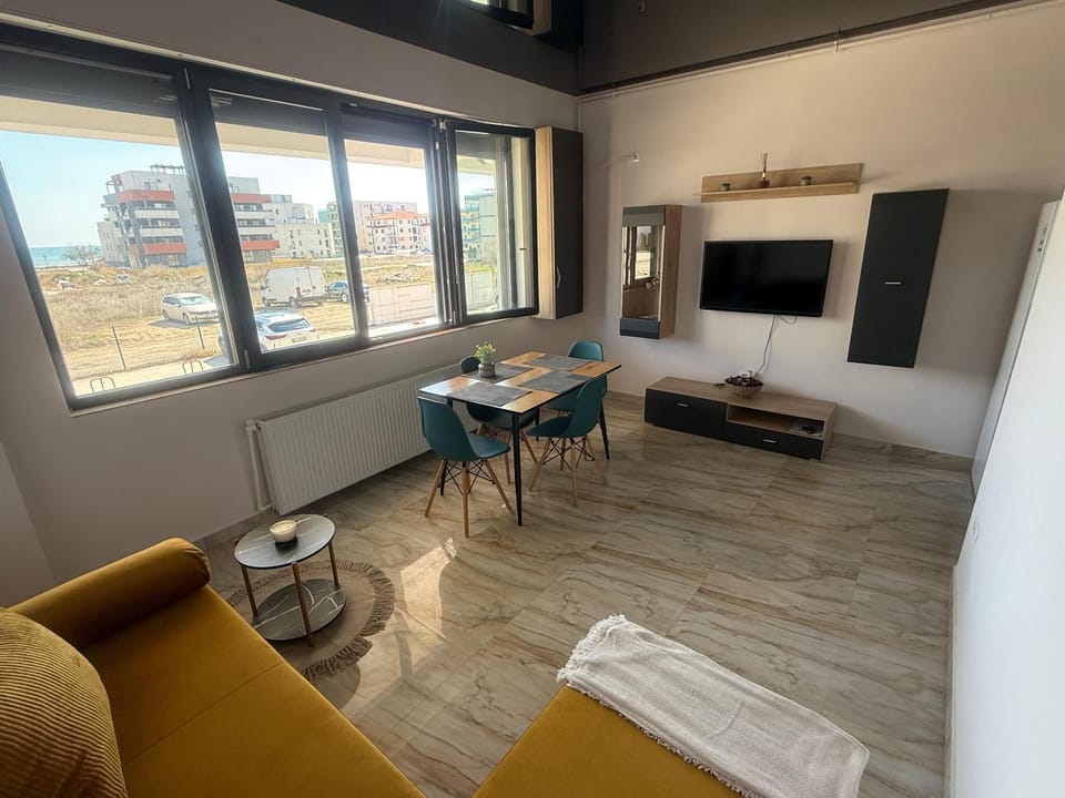 Communal lounge/ TV room, TV and multimedia, View (from property/room), Living room, Seating area, Dining area, Beach, Evening entertainment, Sea view, Sea view, Quiet street view