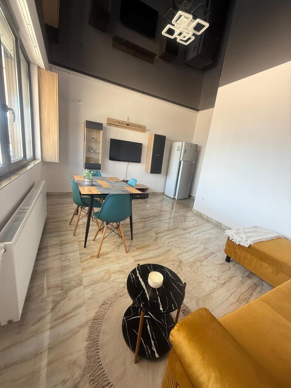 TV and multimedia, Living room, Seating area, Dining area