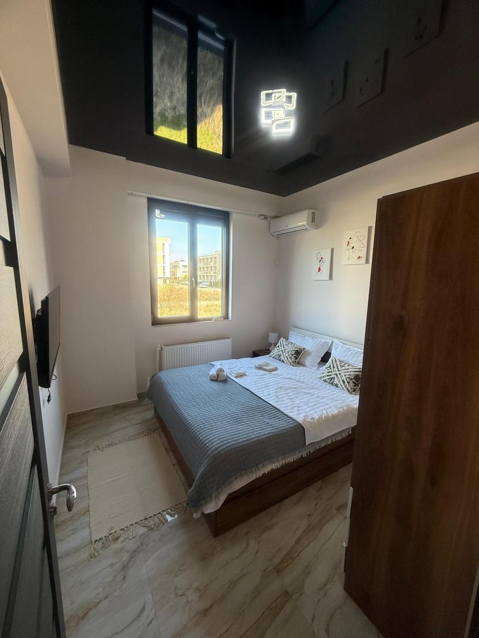 Bed, Photo of the whole room, Bedroom, towels, wardrobe