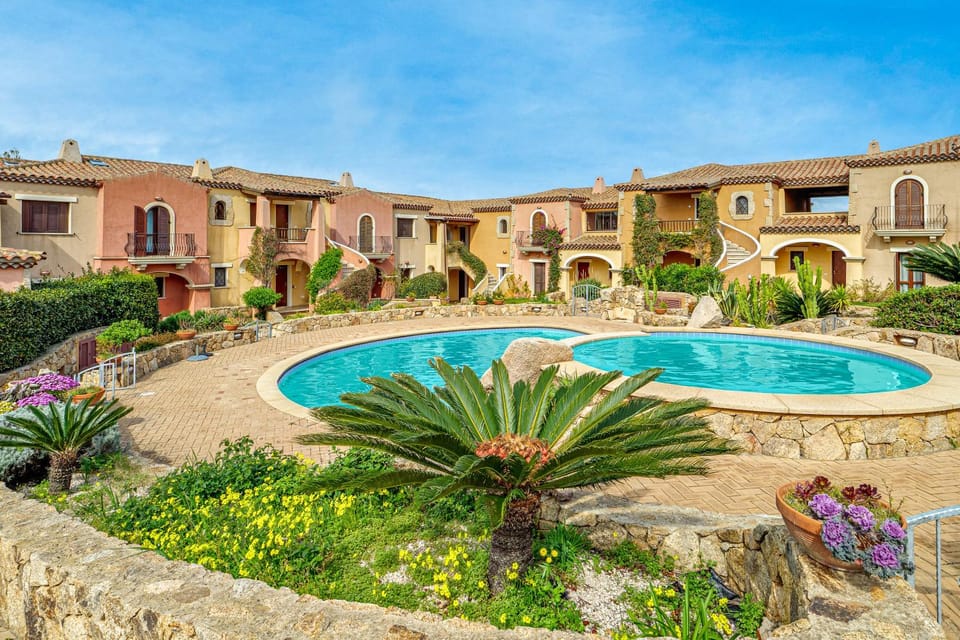 Property building, Swimming pool