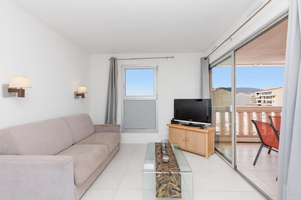 Cannes Beach - Vue Mer-Plage-Piscine-Clim-Wifi Apartment in Cannes