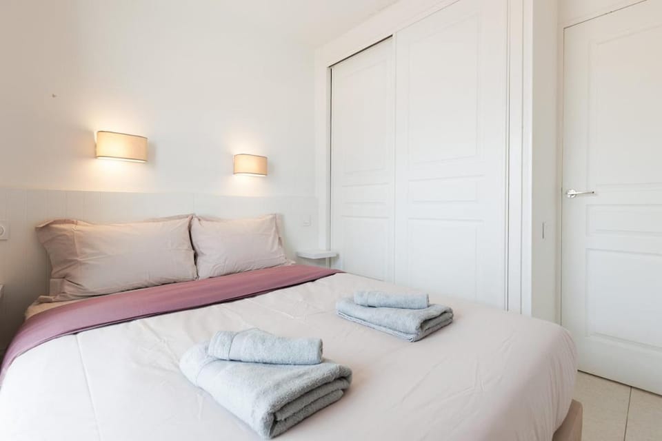 Cannes Beach - Vue Mer-Plage-Piscine-Clim-Wifi Apartment in Cannes