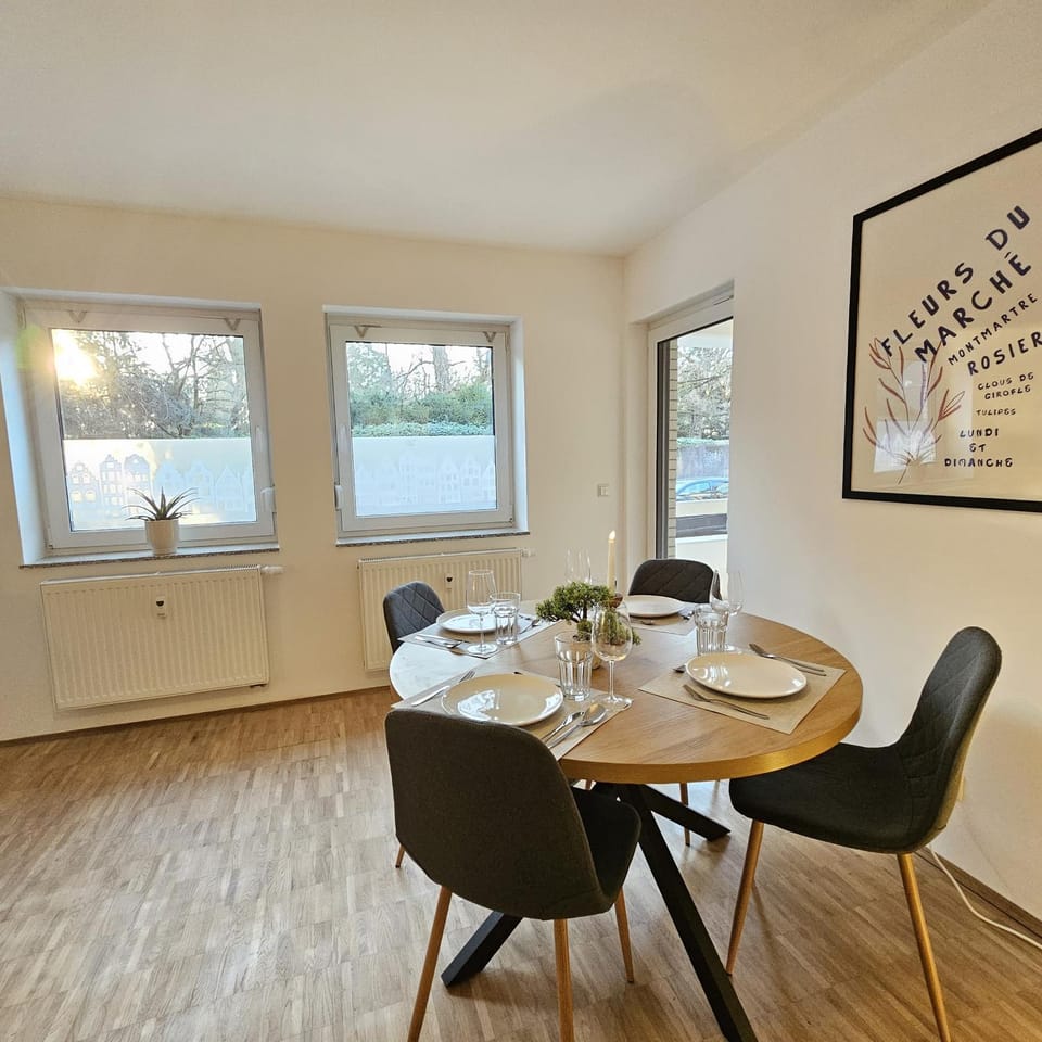 Living room, Seating area, Dining area