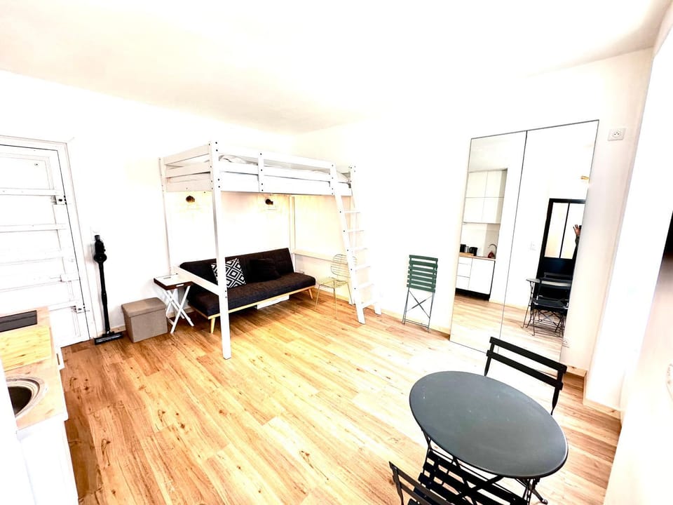 Sunny Paris studio in the heart of 11ème Apartment in Paris