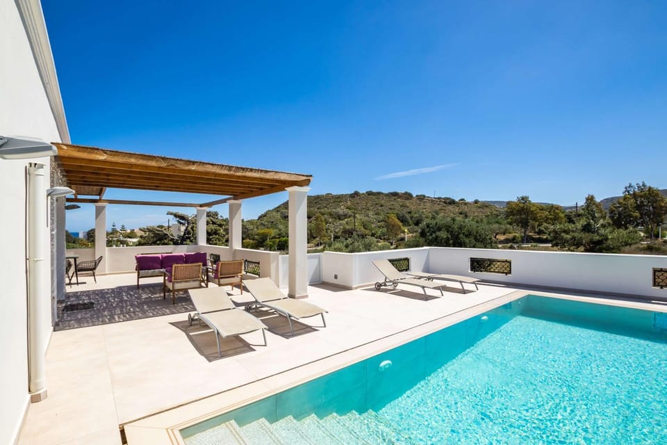 Swimming pool, sunbed